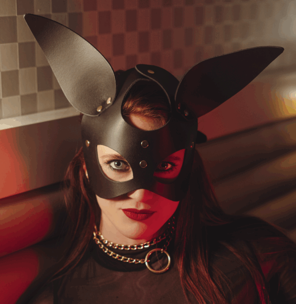 Masque Oreilles Lapin Noir & Gold – Image 3