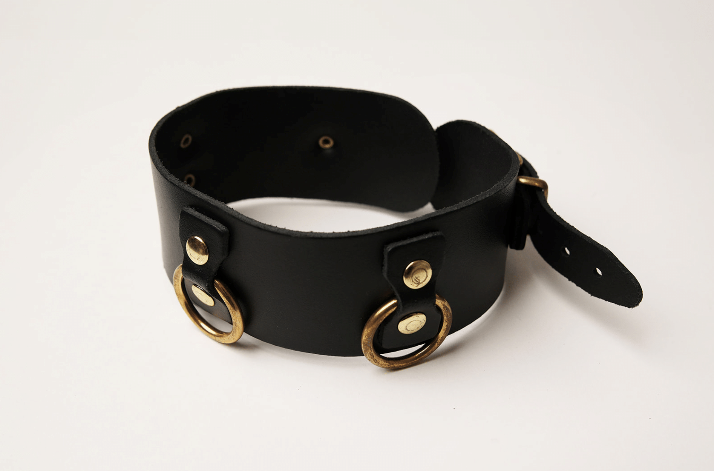 Collier en cuir Collection Anneaux NOIR & GOLD