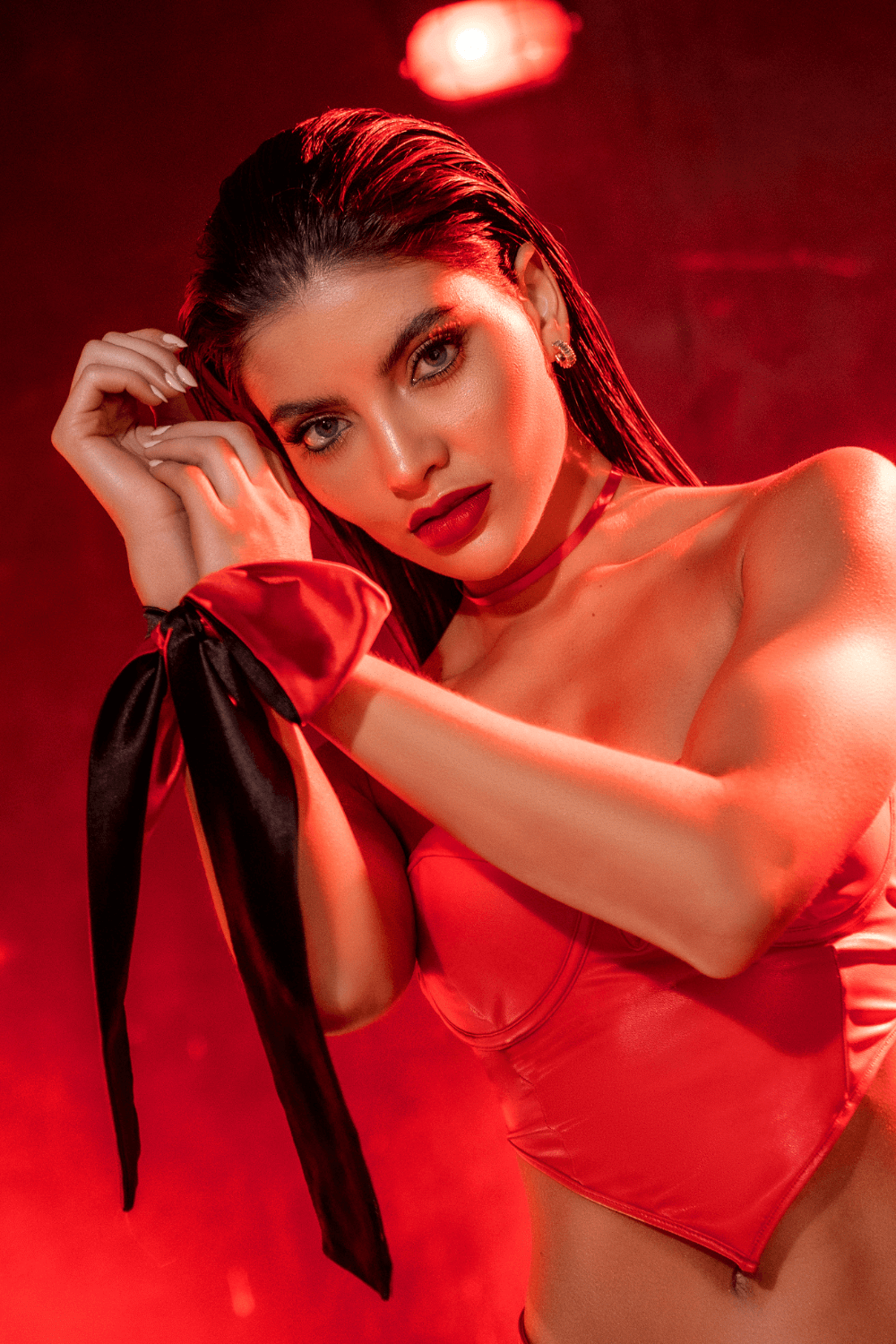 Accessoire coquin en satin réversible noir rouge