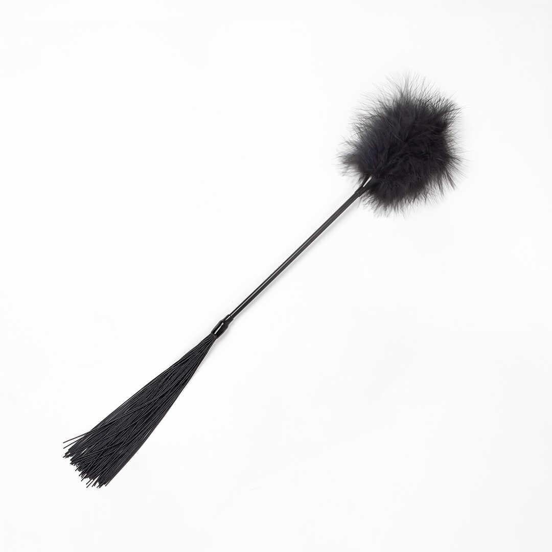 Fouet et plumeau secret play – Noir